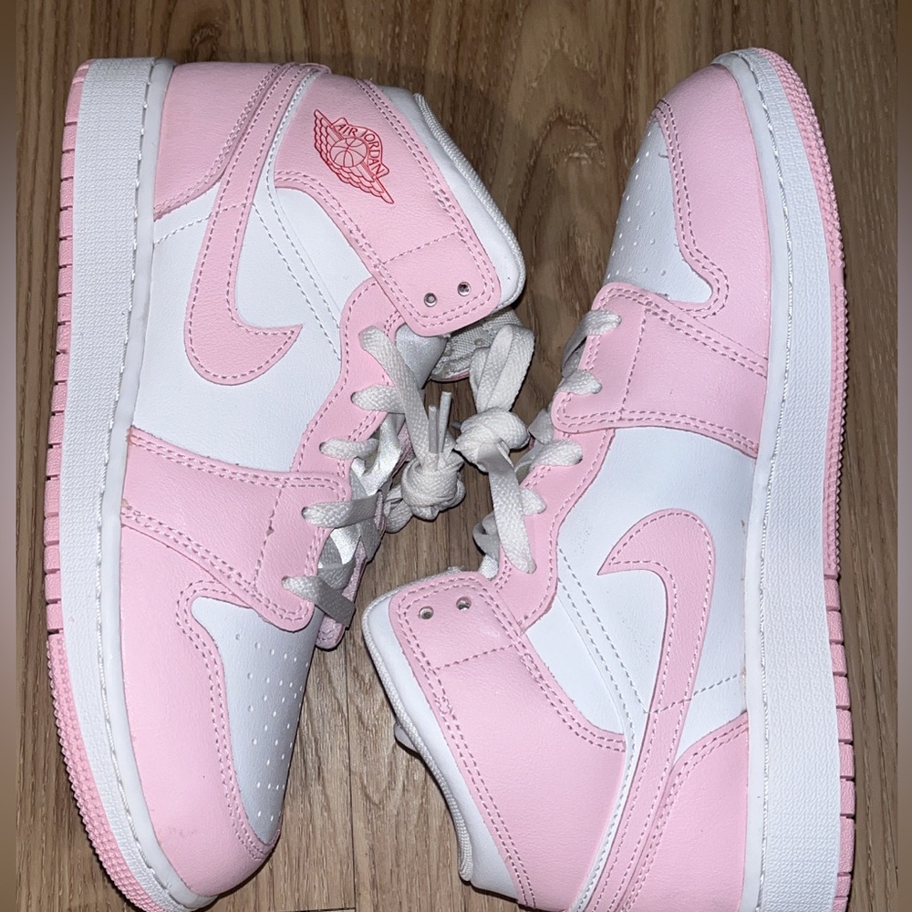 BRAND NEW JORDAN 1 HIGH TOP SNEAKER 6.5Y=8 WOMEN